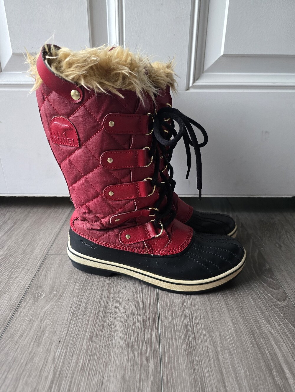 Sorel Tofino Red Quilted Waterproof Winter Snow Boots Faux Fur Lace Up Women's 7